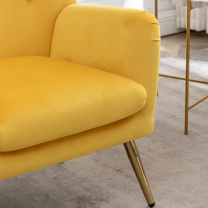 Chaise capitonnée en velours avec pieds dorés