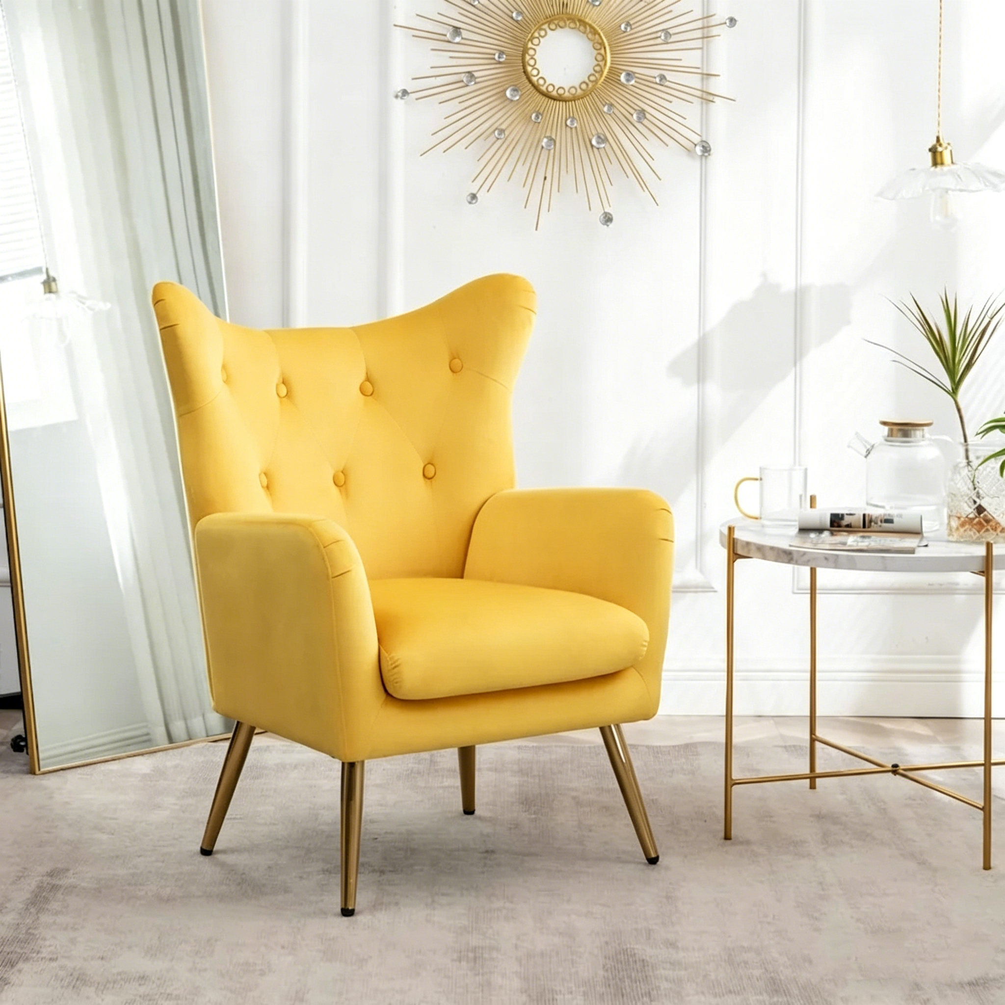 Chaise capitonnée en velours avec pieds dorés